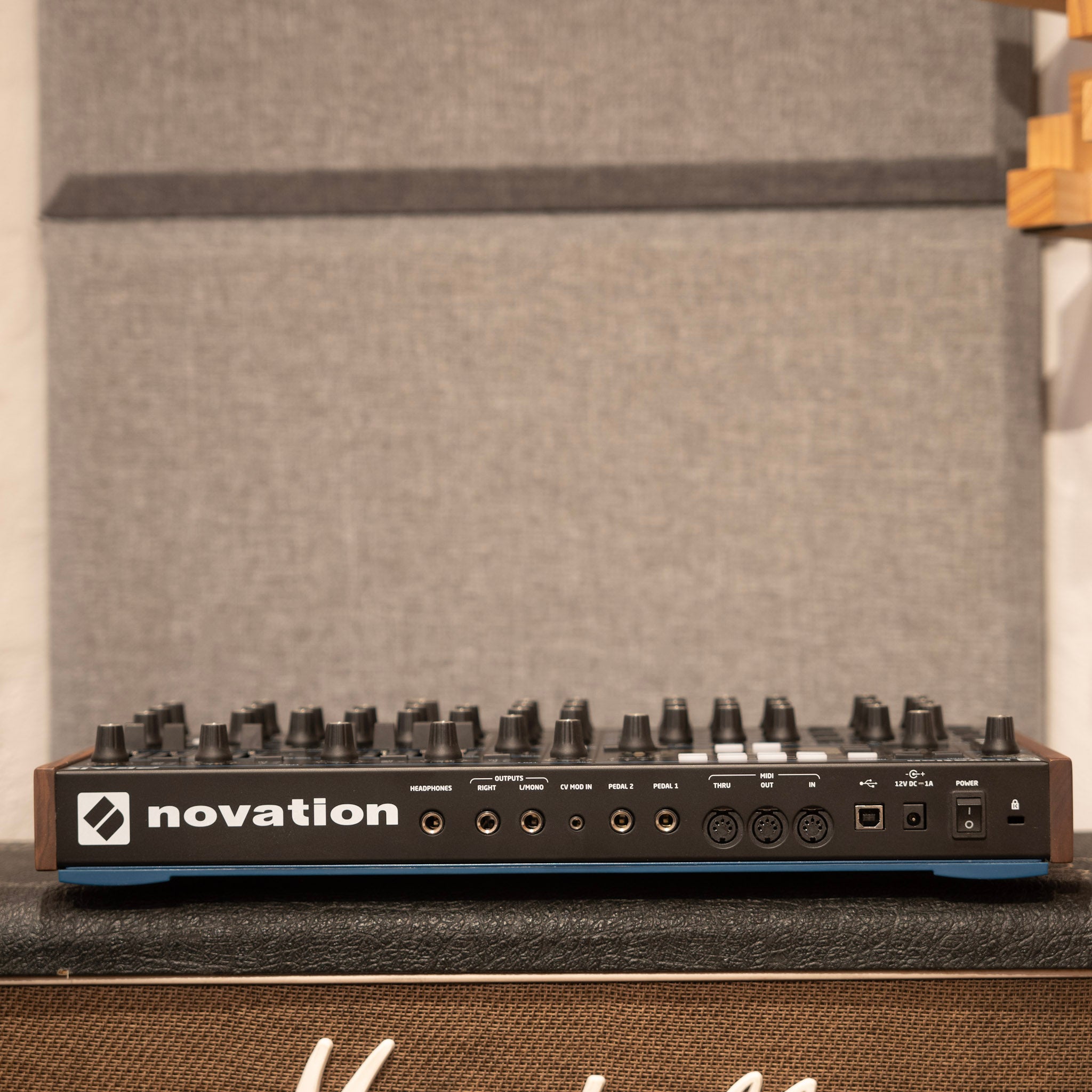 Novation Peak (Pre-Owned) - Ports