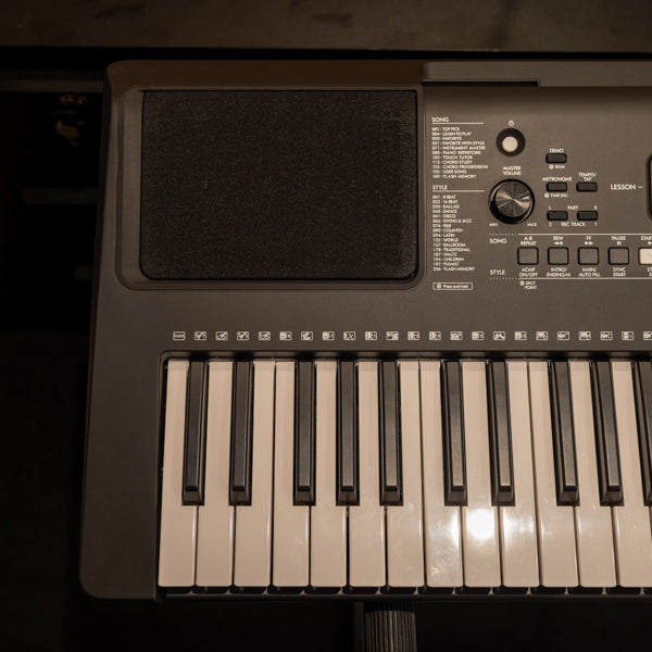 Yamaha PSR E373 (Open Box)  - Left