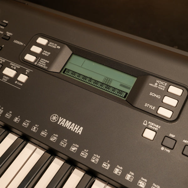 Yamaha PSR E373 (Open Box)  - Screen