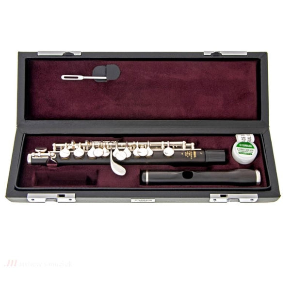 Yamaha YPC62R Piccolo with case